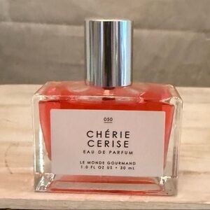 ⚡️Urban Outfitters Cherie Cherise - 050